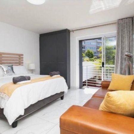 Trendy Green Point Retreat Cape Town Exterior photo